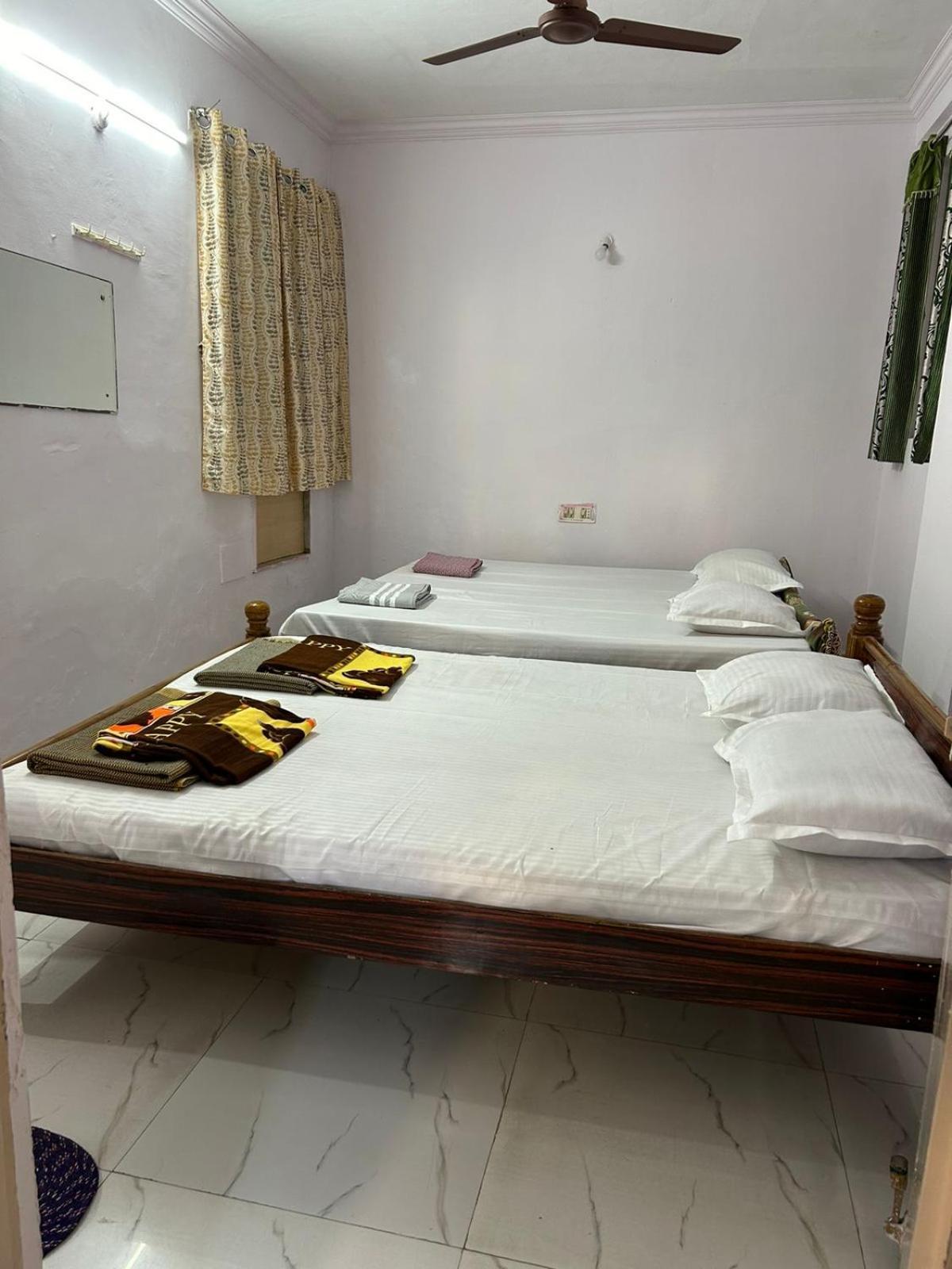 Vasavi Nivas Hotel Tirupati Exterior foto